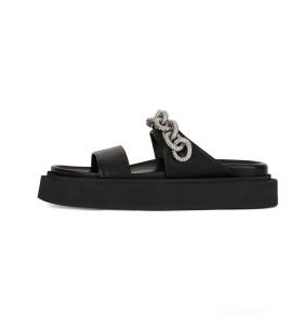 China Suede Midsoles ODM Womens Soft Bottom Slippers With Buckled Straps factory