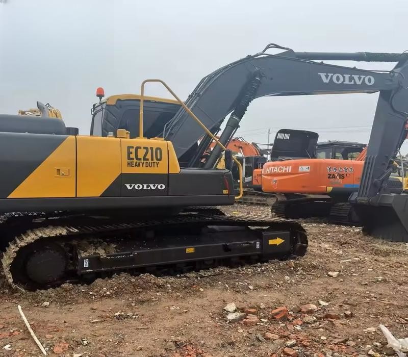 Low price 18100kg Second Hand Vollvo EC210D Hydraulic Crawler Excavator with D5E Engine Model