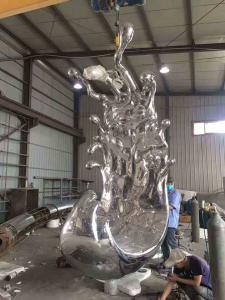 China Forging 316L Stainless Steel Garden Statues For Plaza Decoration factory