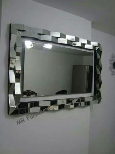 China Multi Facet Frame Decorative Wall Mirrors For Bedroom Color Optional factory