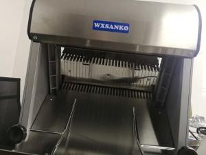 China 220V Electric Loaf Slicer , Bakery Cooking Equipment For Cut Toast factory