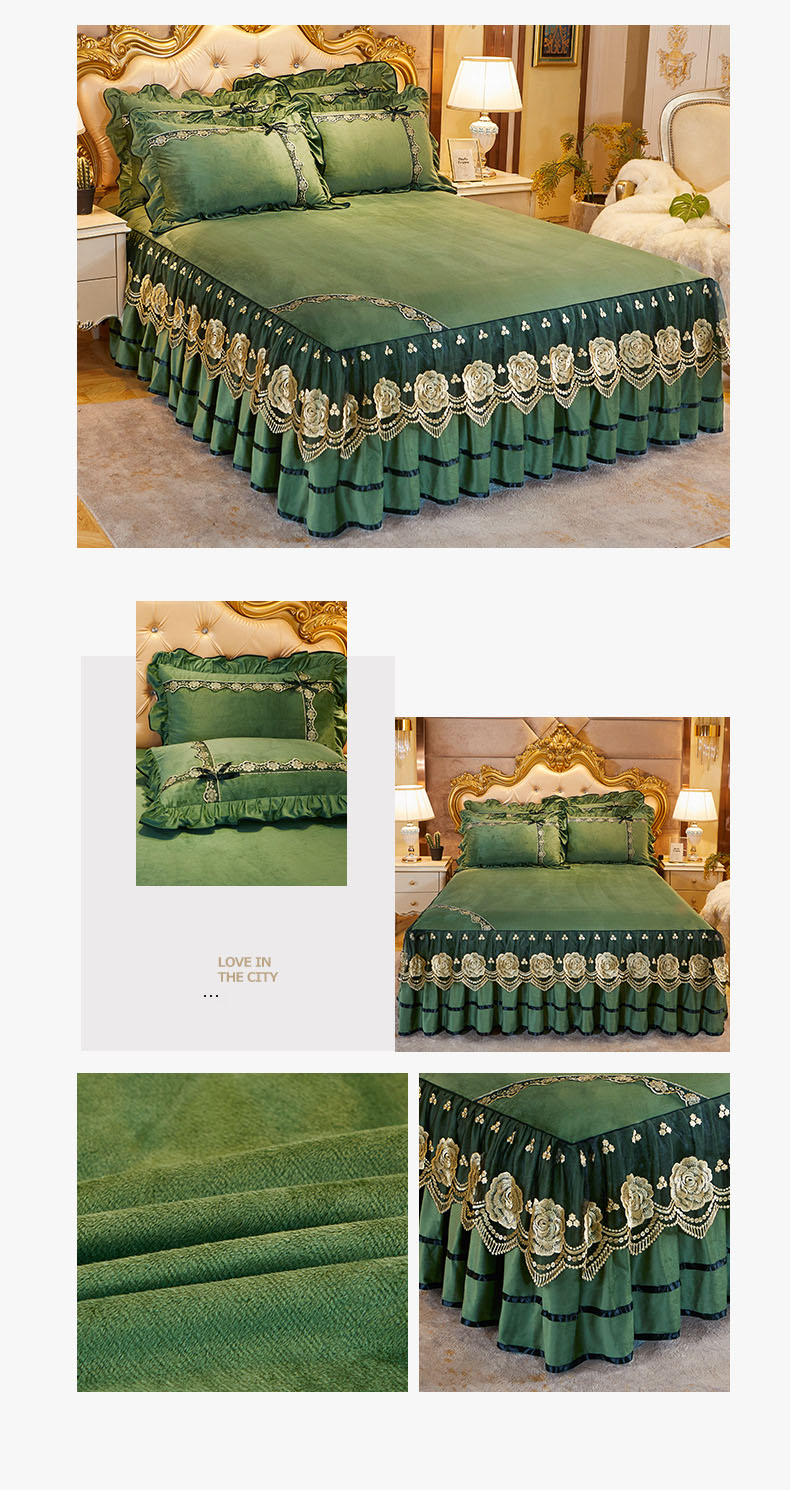 Luxury Embroidery Label Comfortable Wedding Quilt Bedding Set with Cotton Filling