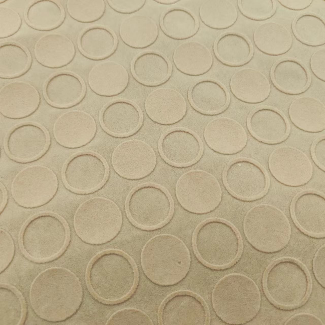 100% Polyester Press Circle Pattern Flocked Fabric 400g Windproof And Warm