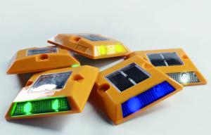 China 14 Months Guarantee And 20T Resistance Road Safety Cat Eyes Led Solar Tempered Road Studs Manufacturer factory