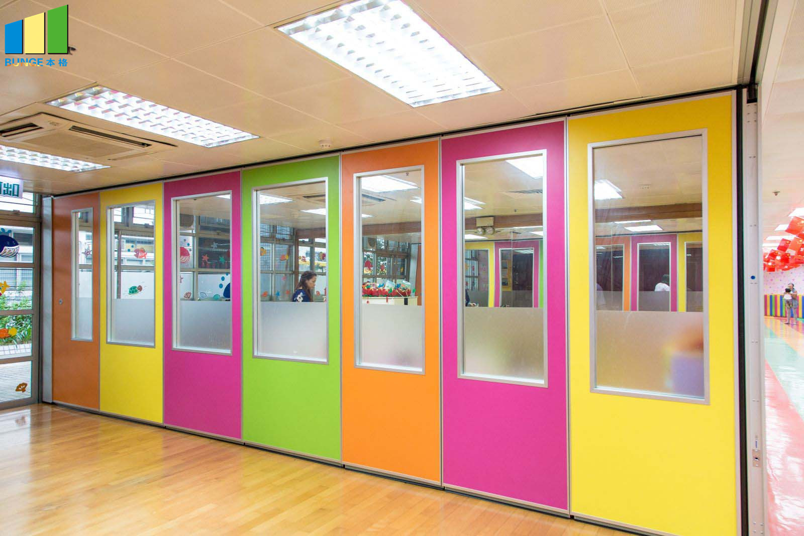 Modular Hanging Folding Room Partition Walls MDF + Aluminum Material Sound Insulation