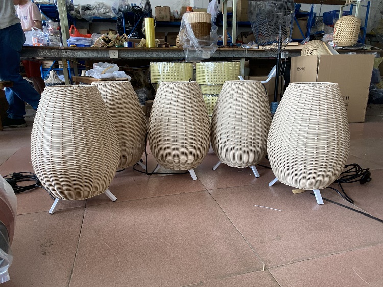 Decorative Rattan Outdoor Lantern , Woven Rattan Lamp 3500K For Atmosphere