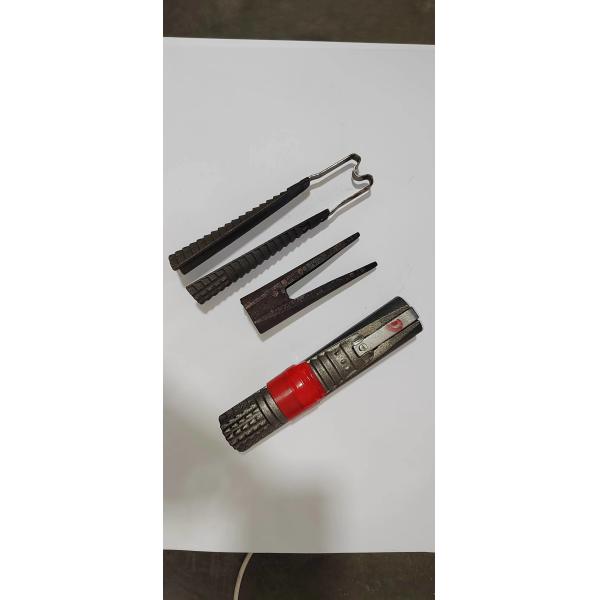 China Corrosion Resistance Casting Expansion Shell Anchor Bolt Three Leaf With Steel Structure factory