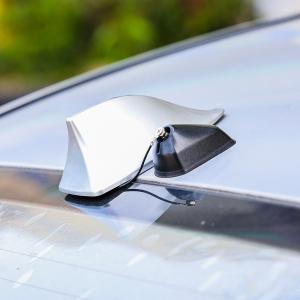China Universal 88-108 FM Range 28DBI Gain Long Range DAB Car FM AM Radio Shark Fin Antenna factory