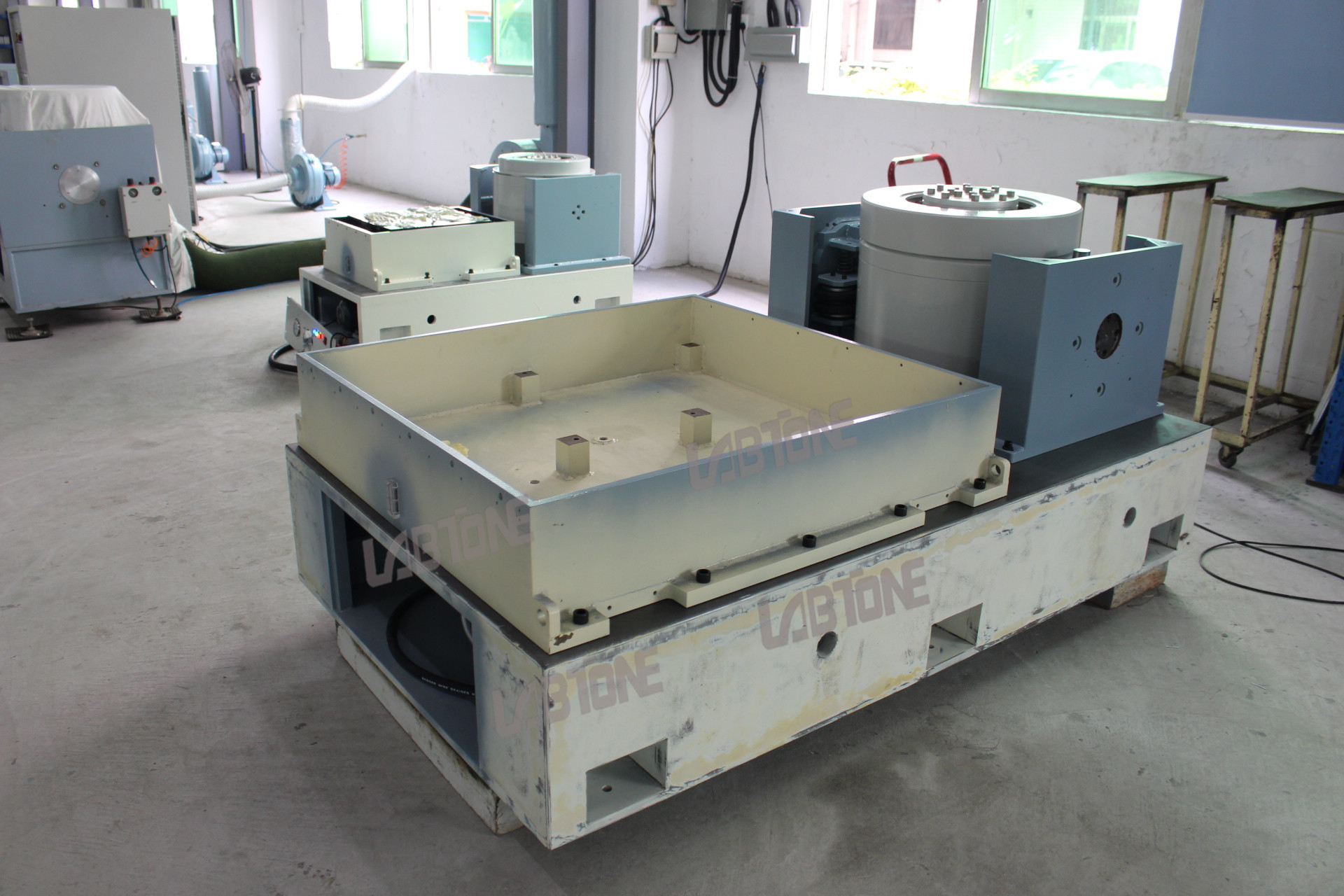 LABTONE Vibration Testing Machine Mechanical Shaker Vibration Table For Battery Test