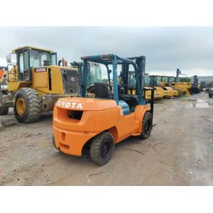 Used Toyota 5t Forklift With Strong Power Engine 3m Lifting Height Original