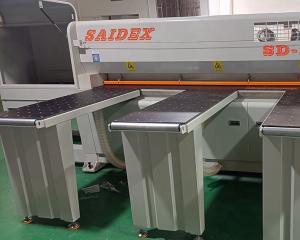 China Indoor Acrylic Design Cutting Machine , Stable Electronic Cutting Saw For Plexiglass factory