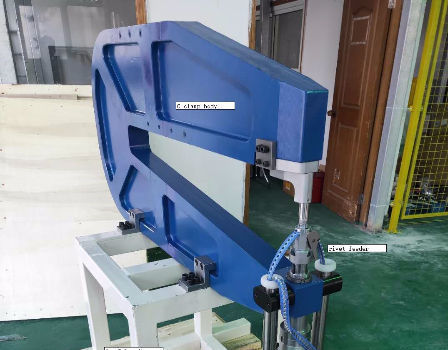 Simple operatation self piercing riveter road sign plate making machine