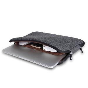 China Waterproof Felt Mens 17 inch Laptop Bags , Zipper Notebook Sleeve factory