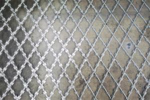 China Stainless Steel Barbed Wire Mesh Fence Concertina Barbed Wire Fencing factory