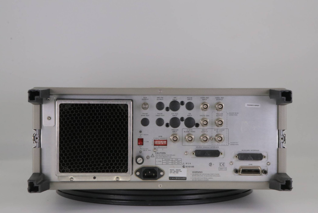 Keysight 83640B Synthesized Swept Signal Generator 0.01 - 40 GHz Benchtop/Rackmount
