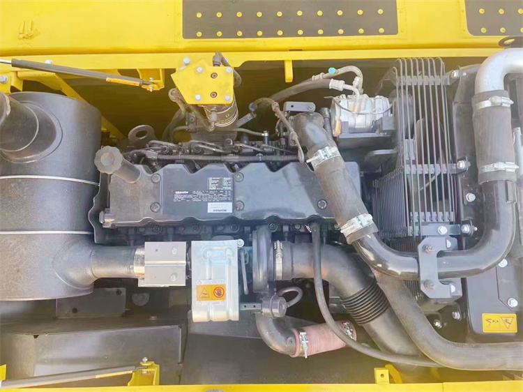 Good Condition Japan Original 24 Ton Used Komatsu PC240 Excavator with 125 KW Power