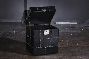 China Vintage Black Leather Storage Trunk Aluminium Sheet Copper Lock For Reception Room factory