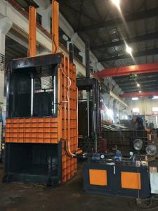China Semi Automatic Vertical Baler Machine / Vertical Cardboard Baler ISO9001 factory