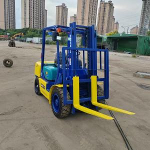 China Komatsu FD30 Used Forklift Two Stage Material Handling Equipment 3 Ton factory
