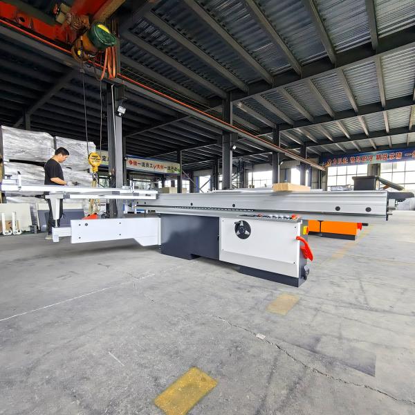 Precision Panel Sliding Table Cutting Saw for Industrial Woodworking 45 90