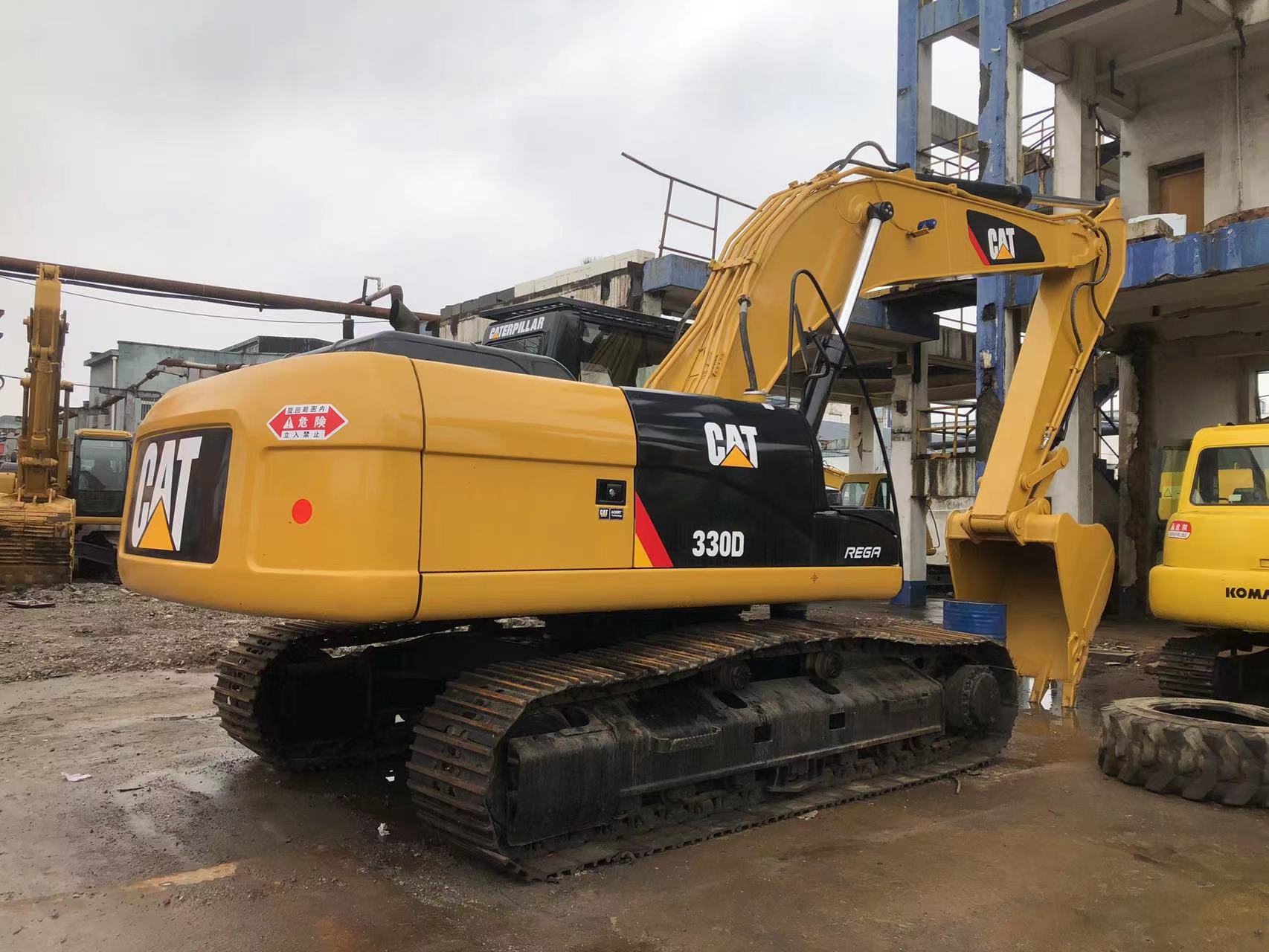 CAT330 Used Excavator from Japan with 30 Ton Capacity and 10.06m Transport Length