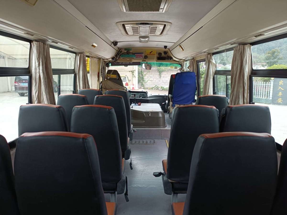 Euro 3 Second Hand Used Yutong Commuter Bus Passenger Transportation Emission