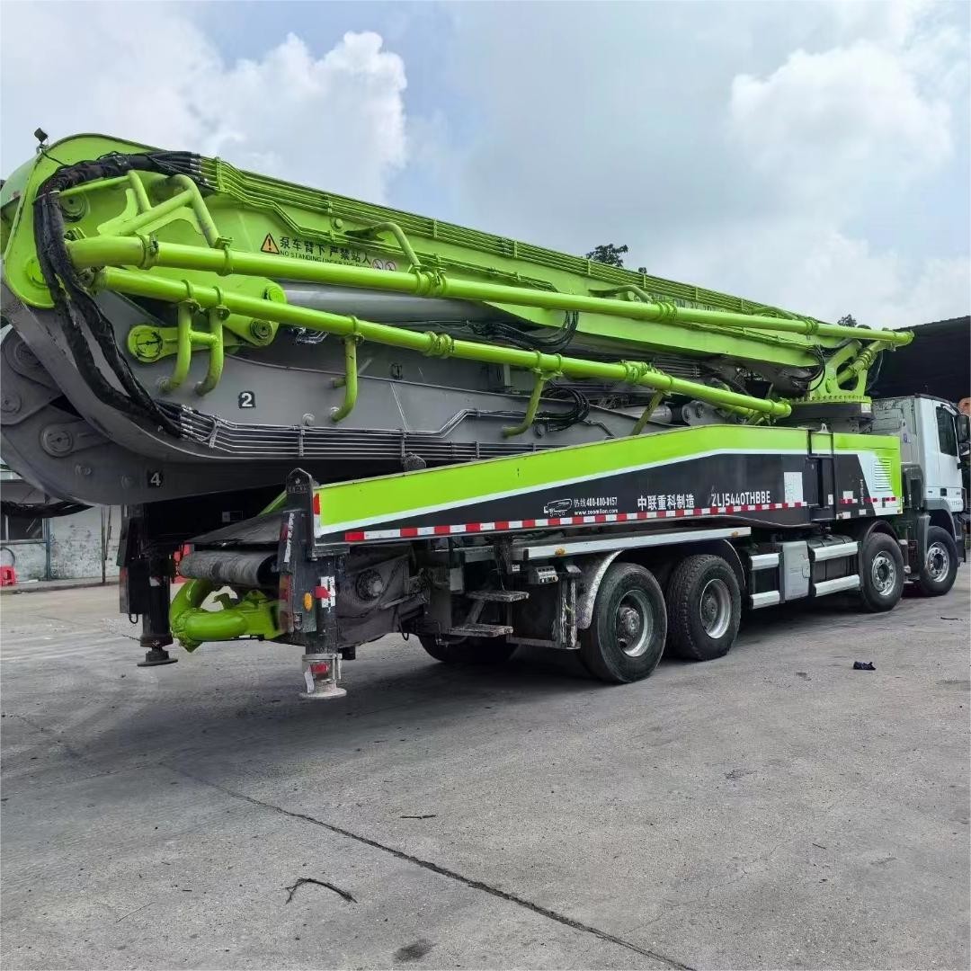 Zoomlion Classic Manual Transmission Mercedes Benz 63 Meters 2019 Diesel Concrete Pump Truck Remote Control