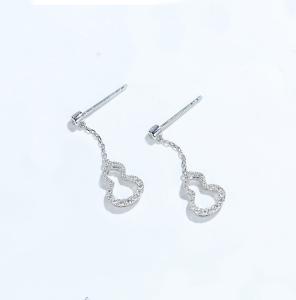 China Lucky Stone 18K Gold Diamond Dangle Earrings 1.0g Gourd Shaped Engagement Gift factory