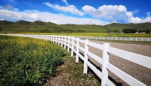 China Longevity White Vinyl PVC Farm Fence 3 Rails Horse Rail Fence factory