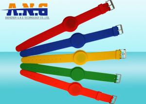 China Flexible Rfid Wristbands containing tiny RFID chip for Events and Festivals factory