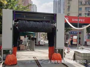 China 380v/20.5Kw Power Requirement Rollover Car Cleaner with Water Spraying System factory