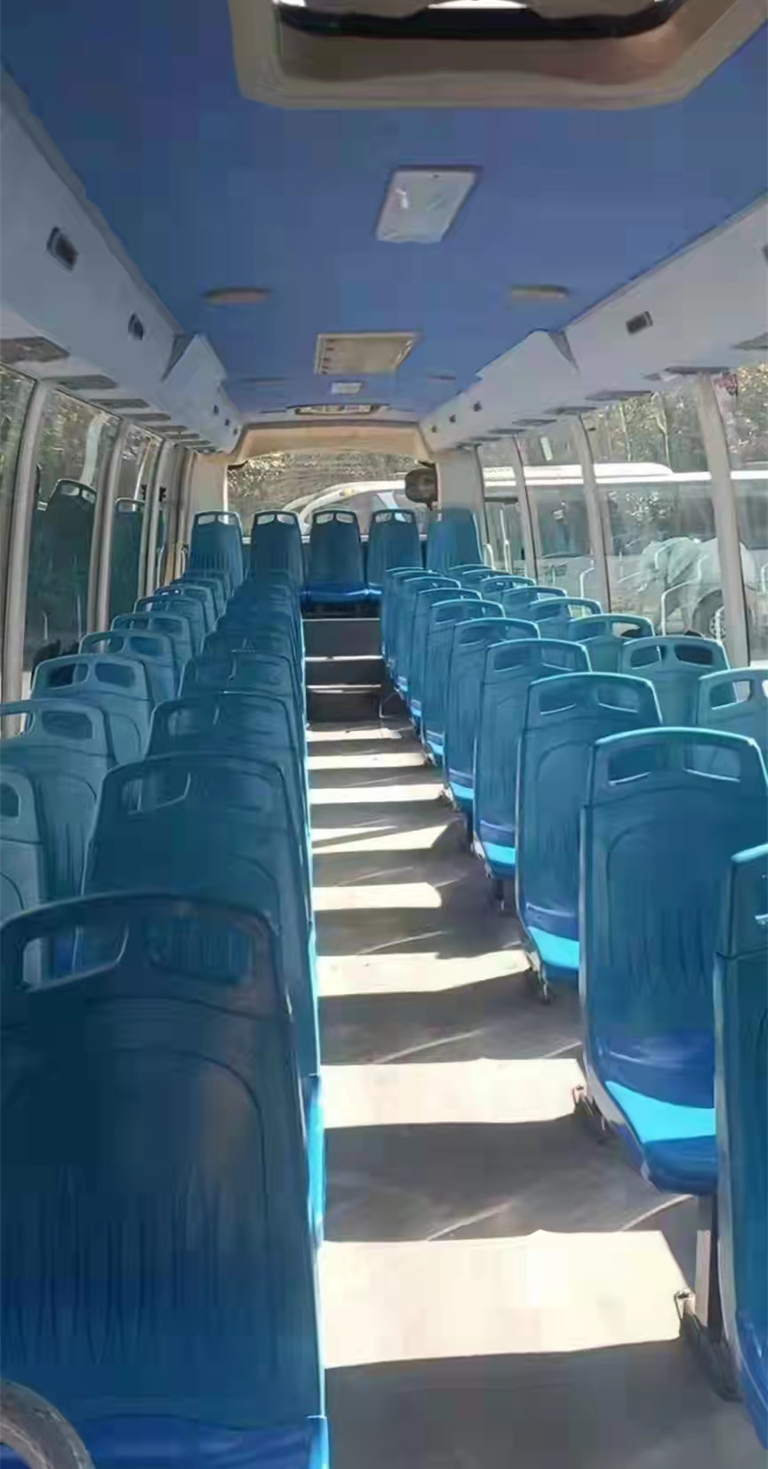46 Seats 2015 Year Yutong ZK6100 Used Coach Bus LHD Steering 100km/H