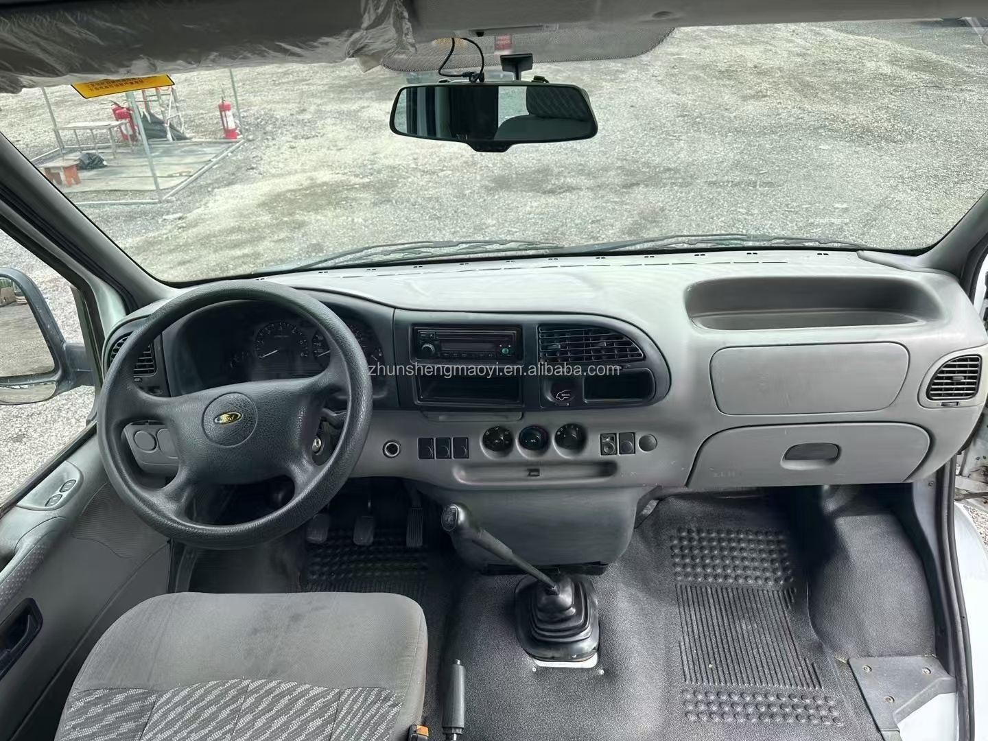 3 Emission Standards 17-Seat Tourist Bus with Diesel Fuel and Manual Transmission