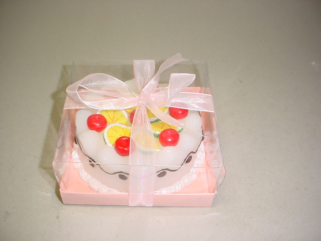 White paraffin beutiful cake candle handmade drawing packed into gift box wrapped by the silk ribbon