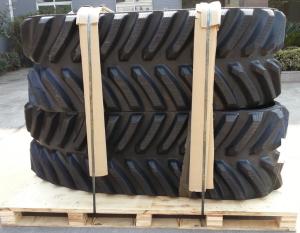 China Reinforced High Power AG Rubbe Tracks Sized In 30&quot;X6&quot;X57 For CAT Challenger 65-95 Allowing High Speed Wear Resistance factory