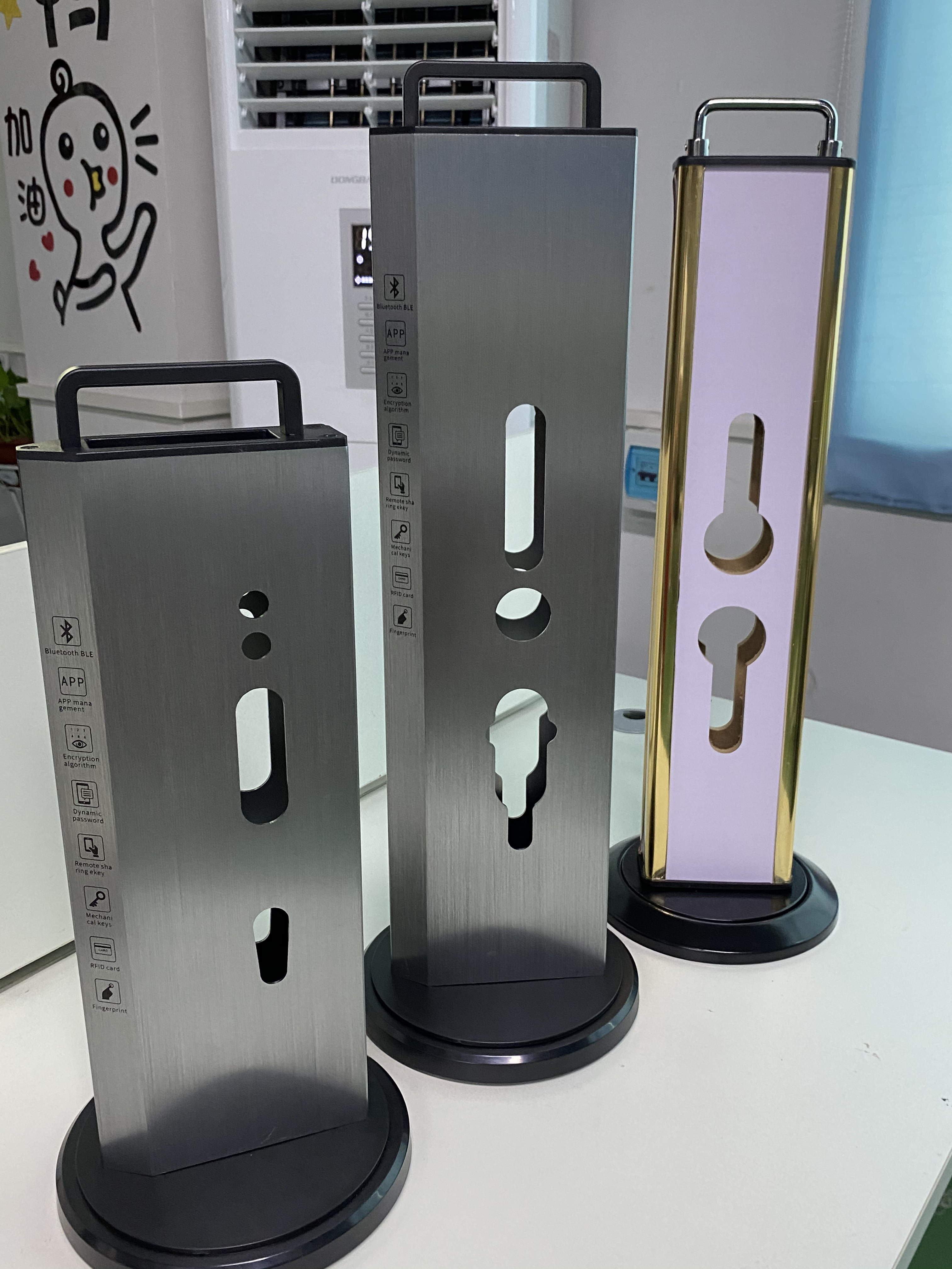 Gold Fingerprint Password Smart Digital Door Lock Display Rack For Exhibition Stan
