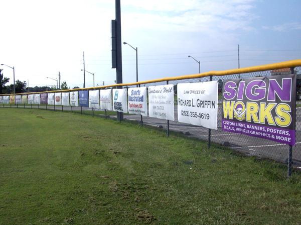 Full Color Printing PVC Mesh Fencing , Outdoor Mesh Banner 270g Flexible And