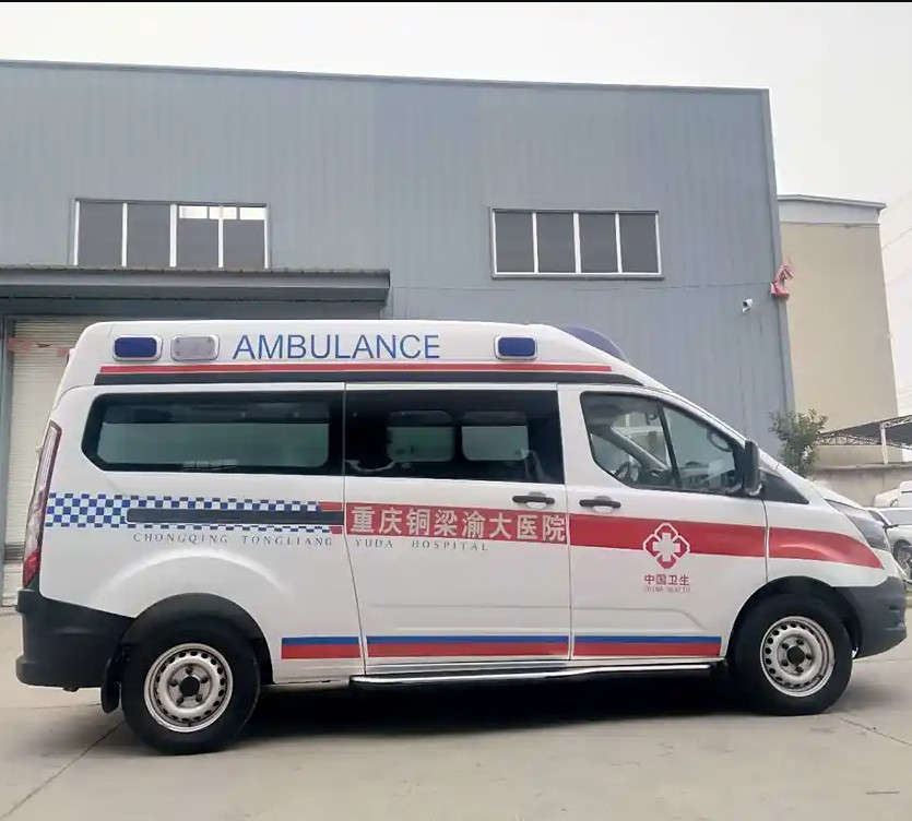 Left Hand Drive 4*2 Ford 5+1 Transmission Emergency Ambulance Truck Vehicle