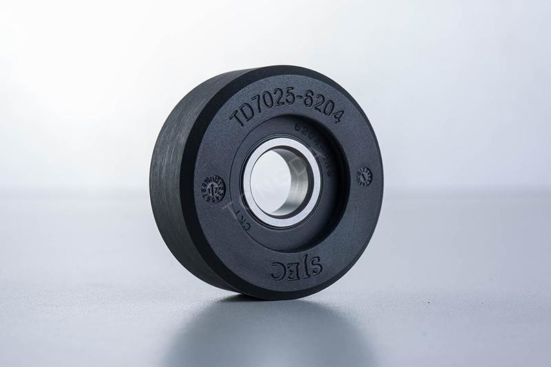 Black Color Roller Escalator Spare Parts Bearings 6204 ISO9001 / ISO14001 Certified