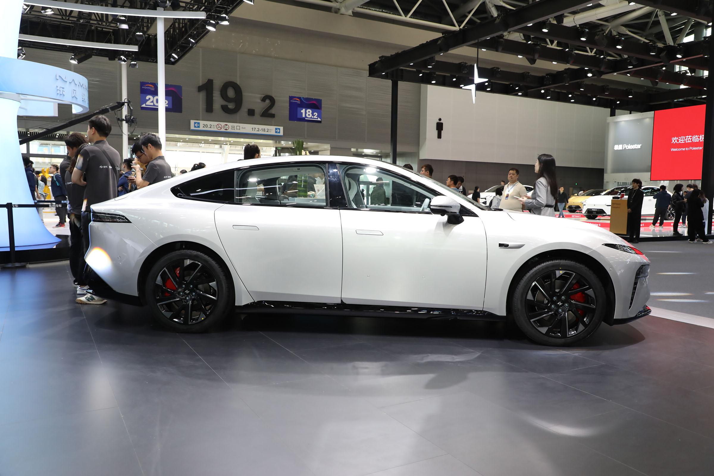 400KW Endurance Fashionable Dongfeng Yipai 007 Energy Hatchback Sports Car with 2915mm Wheelbase and Max Speed of 180 Km/h