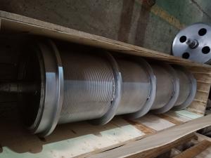 China Construction Wall Scraping Offshore Crane Parts Gray Four Roller factory