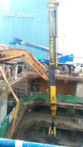 China Excavator Telescopic Arm for digging soil Max depth 27m Construction Machine Parts factory
