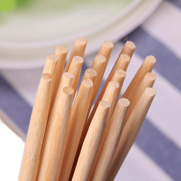 China Sharp Tip Bamboo Chopsticks Disposable Customizable for Convenient Use factory