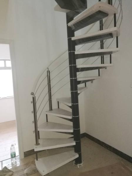 Spiral StaircaseVH05S Spiral Stainless Steel Stair Tread Beech Curved Glass