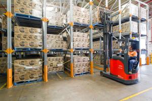 China Heavy Duty Drive In Racking System Corrosion Protection Space Saving factory