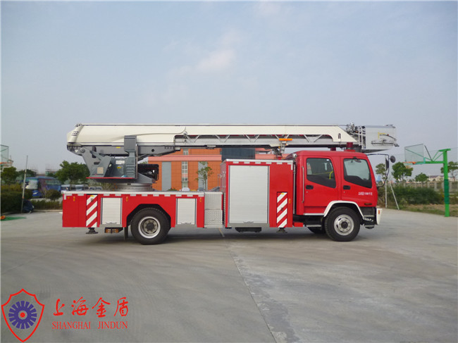30m Working Height Commercial Aerial Ladder Fire Truck With Two Row Cab 6 Seats
