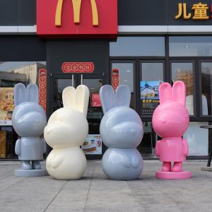 China Resin Cartoon Character Sculptures Spray Paint Animal Statues Outdoor factory