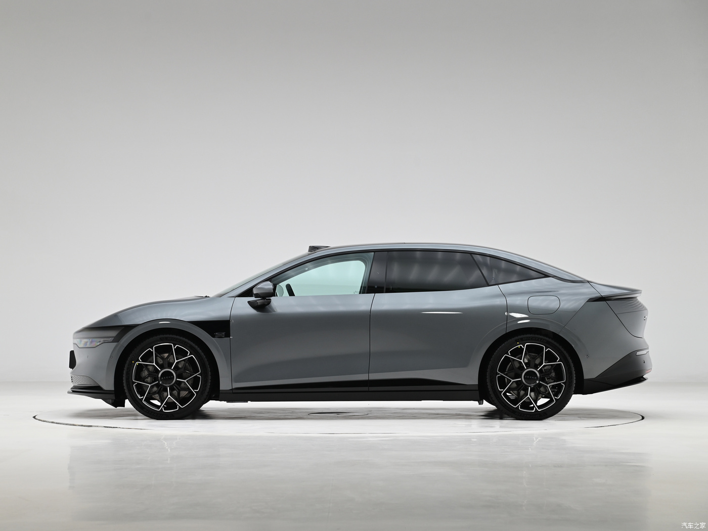 2024 4WD AWD 5 Seaters 475kw 4 Wheel Geely Zeekr 007 EV Electric Cars with 4 Doors and Curb Weight 2000kg-2500kg