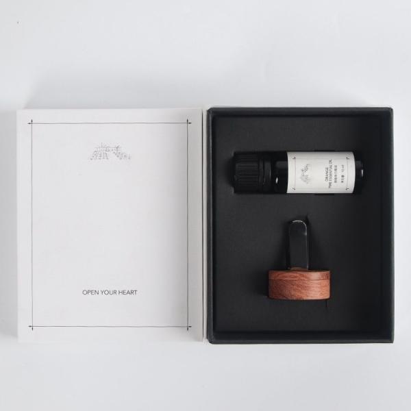 High Quality Hand Made Beautiful Custom Luxury Packaging White Cardboard Magnetic Closure Gift Perfume Cosmetic Box for Bridesmaid Mother&prime;s Day Valentine&prime;s Day