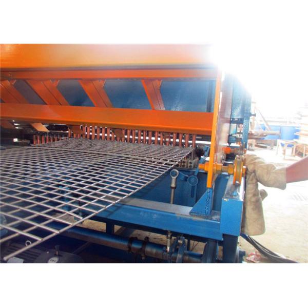 China Automatic Electric Steel Welded Wire Mesh Machine For Roll Fence 1-3m Width factory